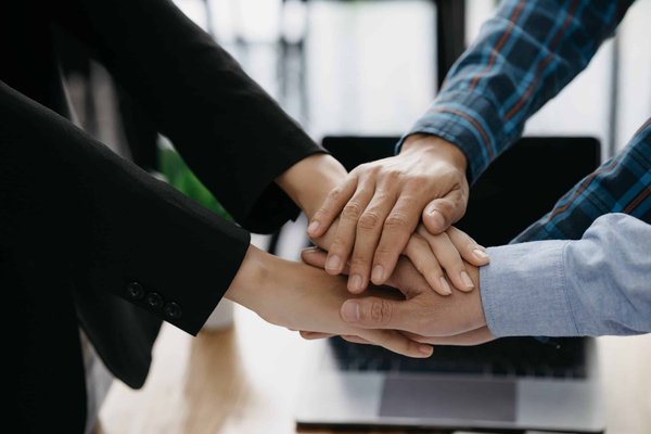 What's the Best Way to Match a Patterned Blouse with Solid-Colored Work Trousers?